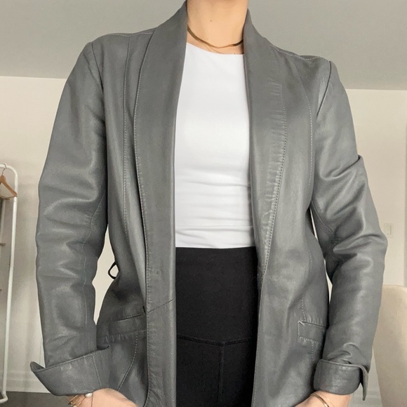 Vintage leather belted blazer - Picture 7 of 8